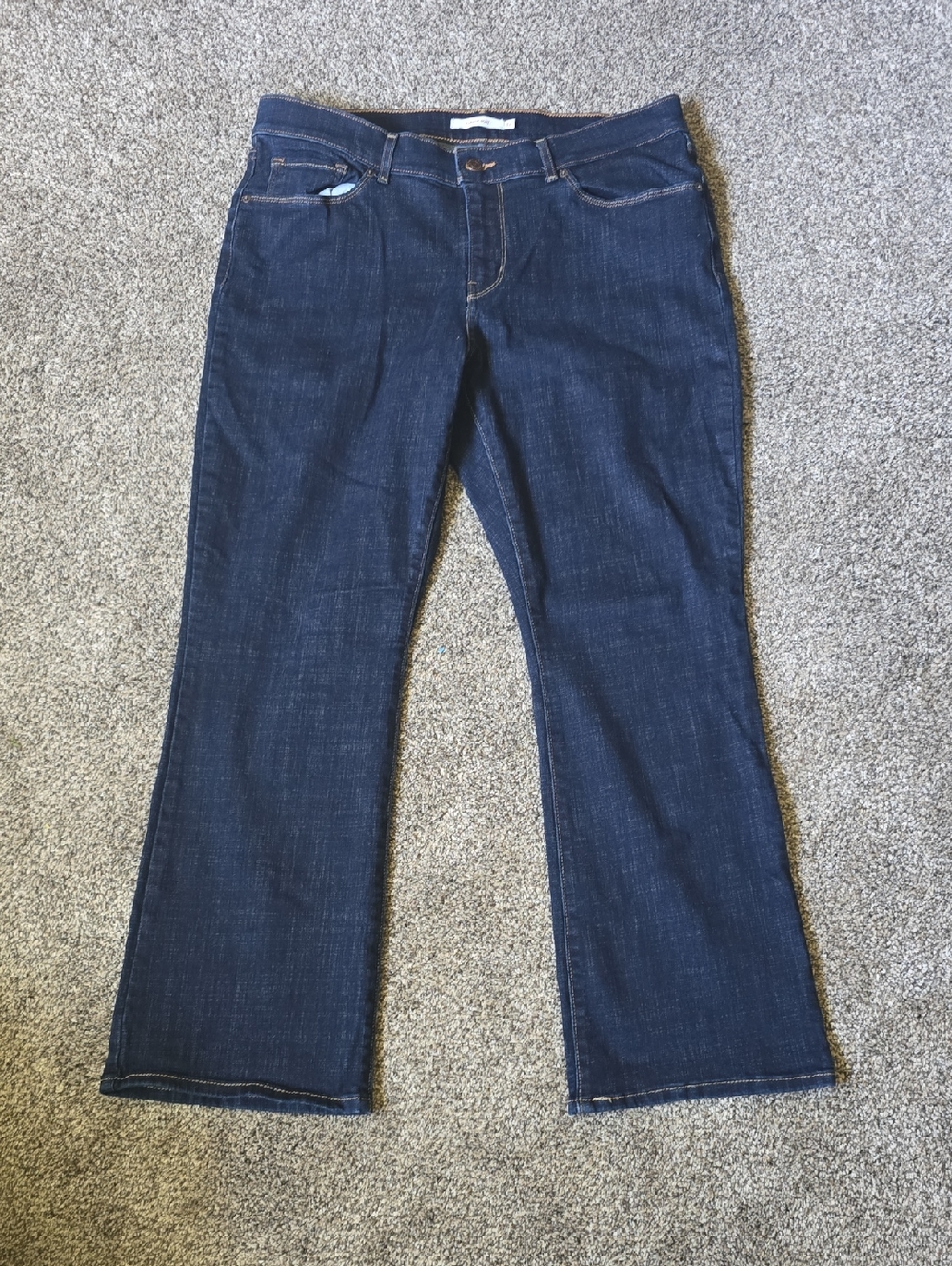 NWOT LEVI Dark Indigo Straight-Leg Jeans